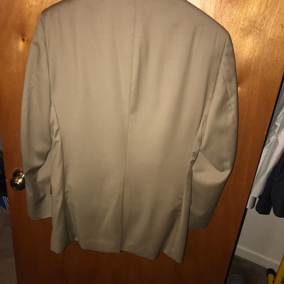 Tan suit Jos A bank (not slim fit) - Picture 4 of 5